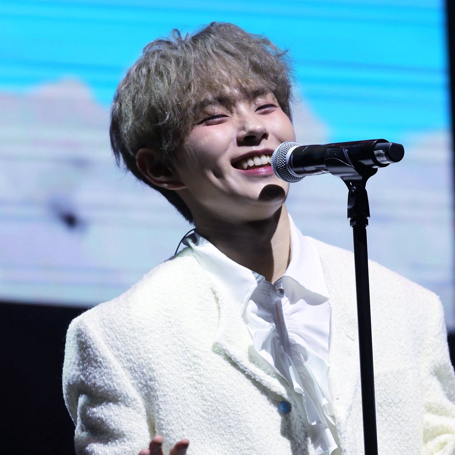 A moment captured by a fan of Lee Byeongchan