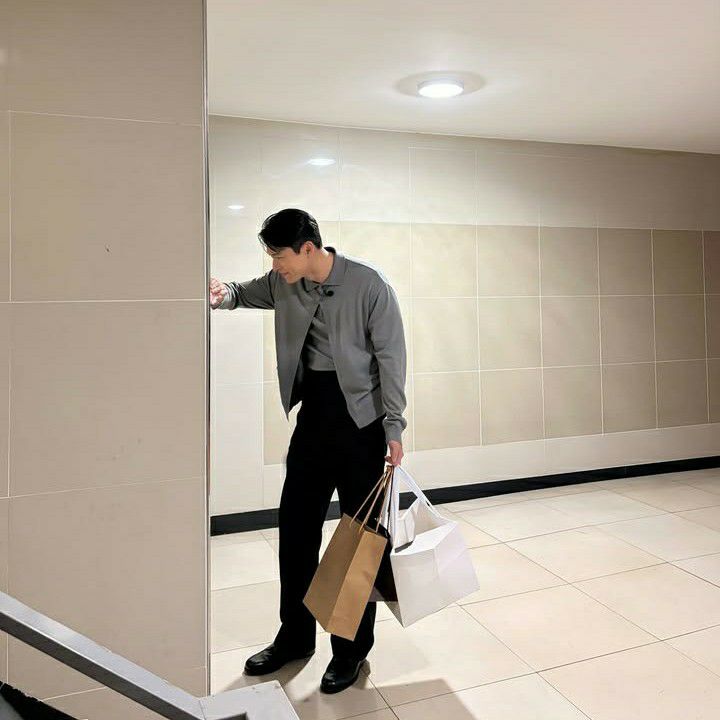 Foto kegiatan terbaru dari Hyun Bin