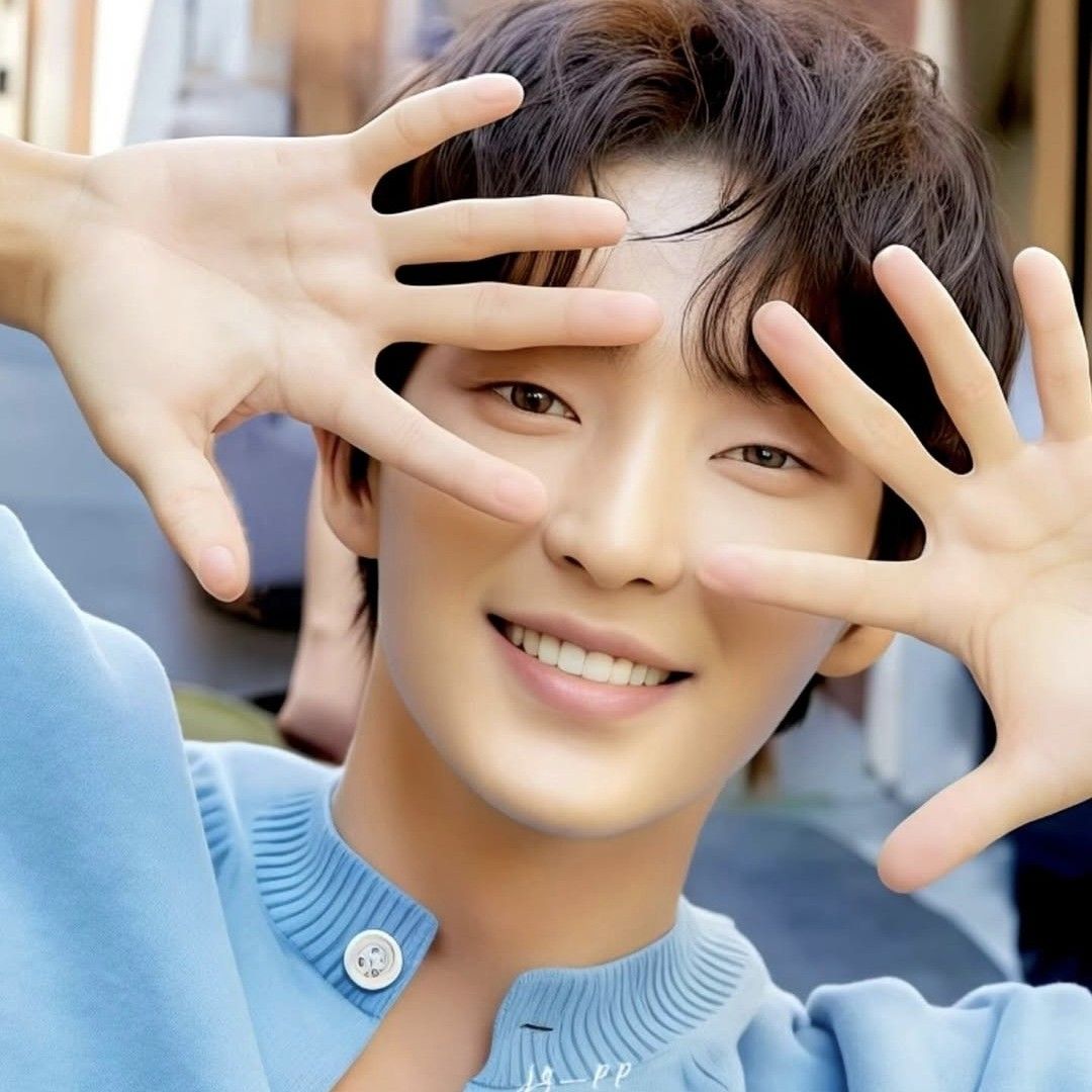 Behind-the-scenes cut of Lee Joongi