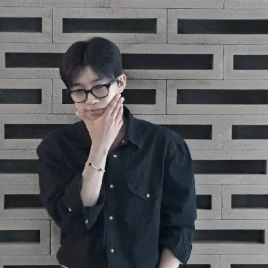 Behind-the-scenes cut of Lim Youngwoong