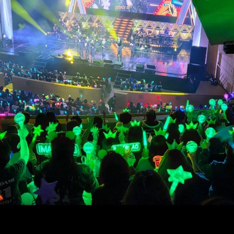 A moment captured by a fan of Cheonrokdam