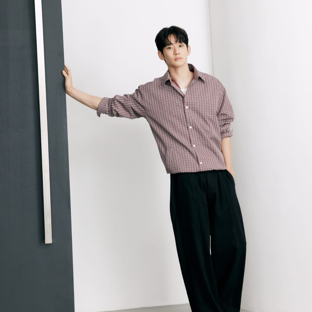 Behind-the-scenes cut of Kim Soohyun