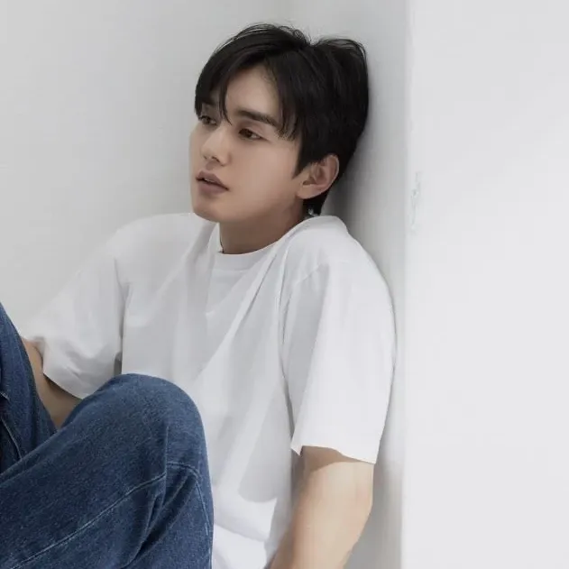 Recent activity shot of Yoo Seungho