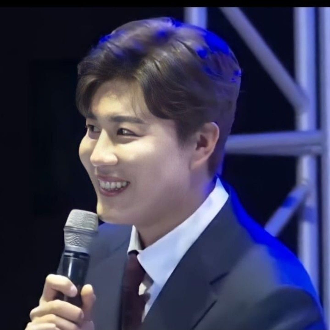 チン・ヘソンの最近の活動ショット