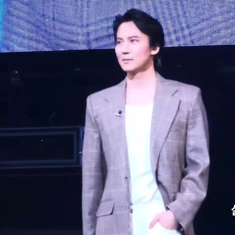 Behind-the-scenes cut of Kim Namgil