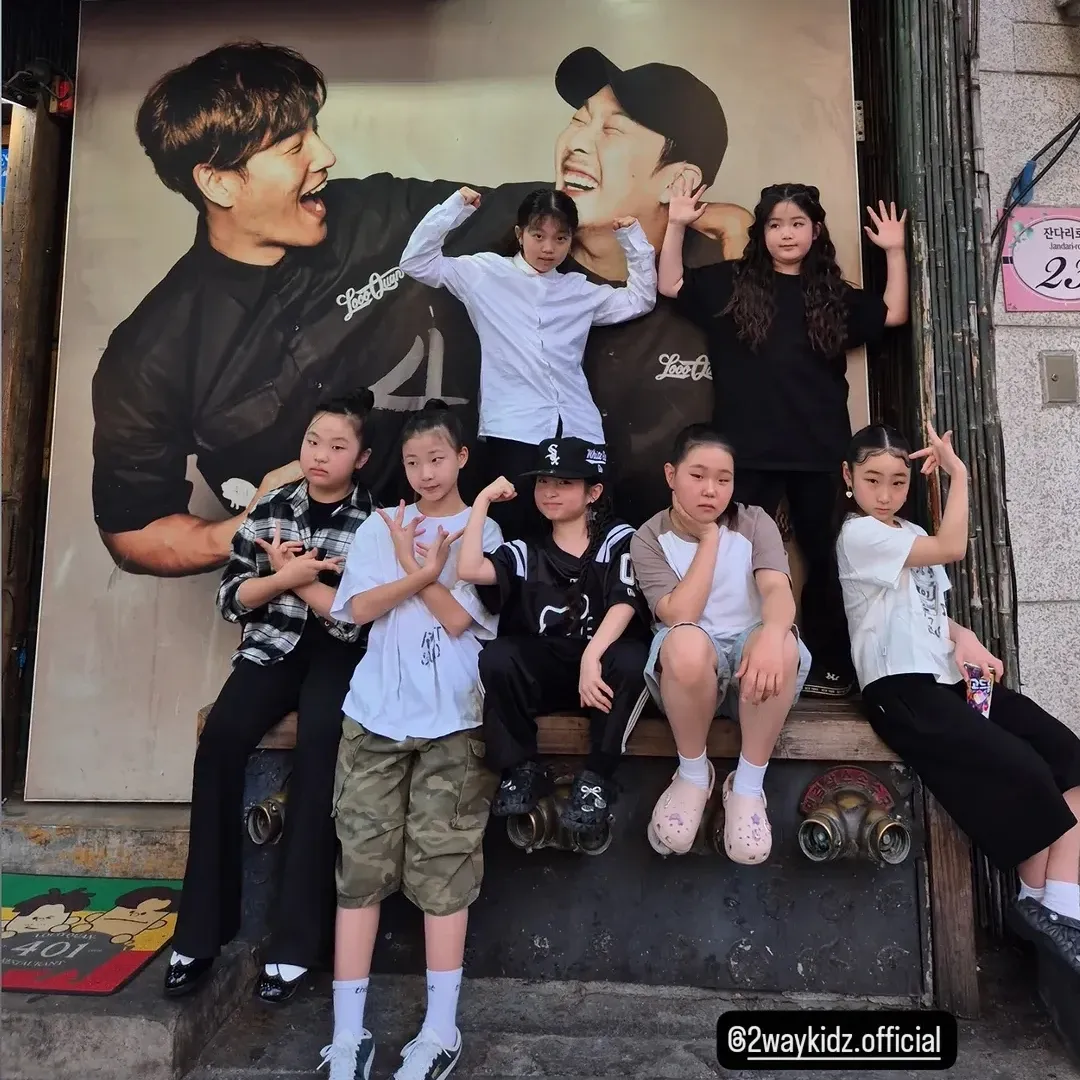 A moment captured by a fan of Kim Jongkook