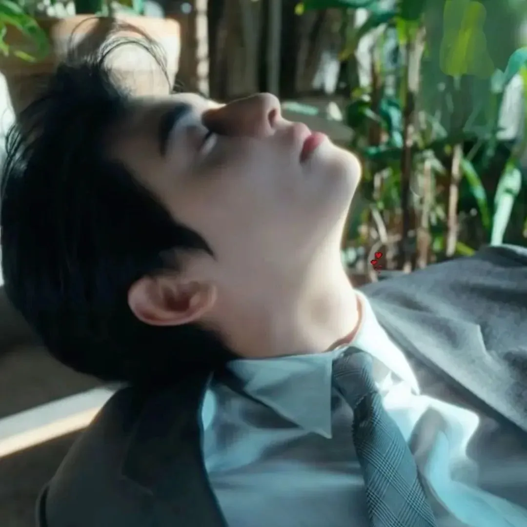 Behind-the-scenes cut of Cha Eunwoo