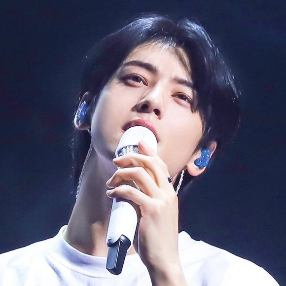 Foto terbaru dari Cha Eunwoo