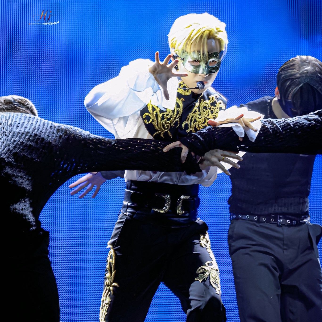 Behind-the-scenes cut of Kim Heejae