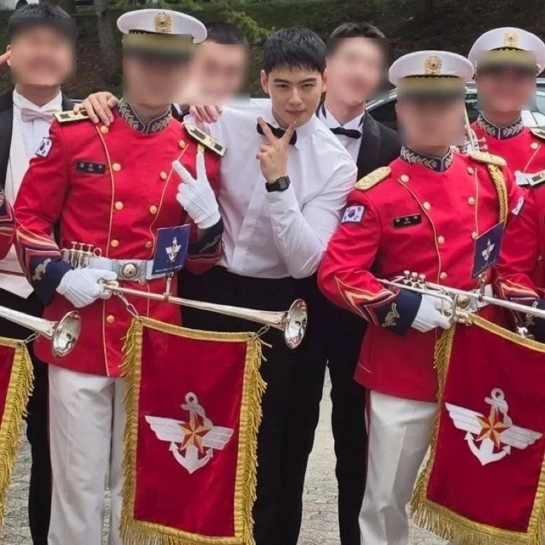 粉丝拍下的车银优瞬间