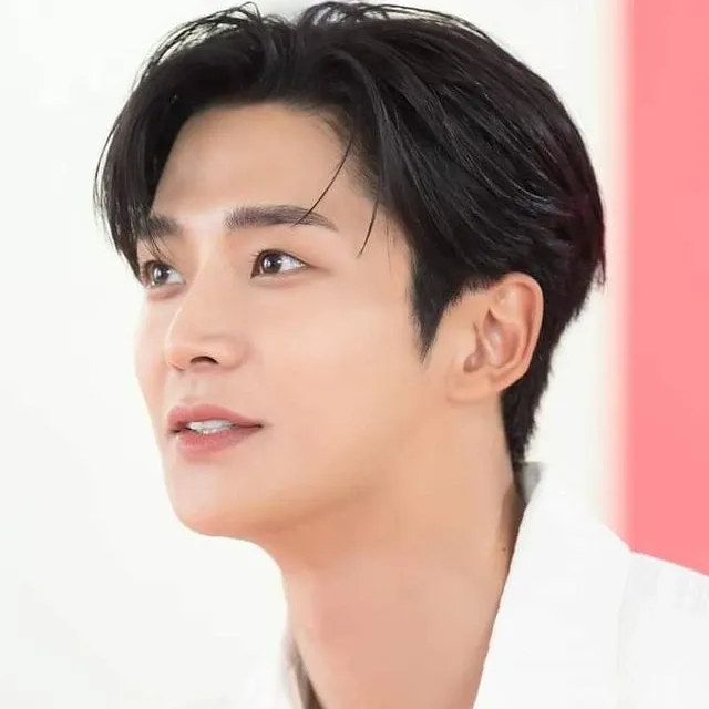 Momen yang diabadikan oleh penggemar Rowoon