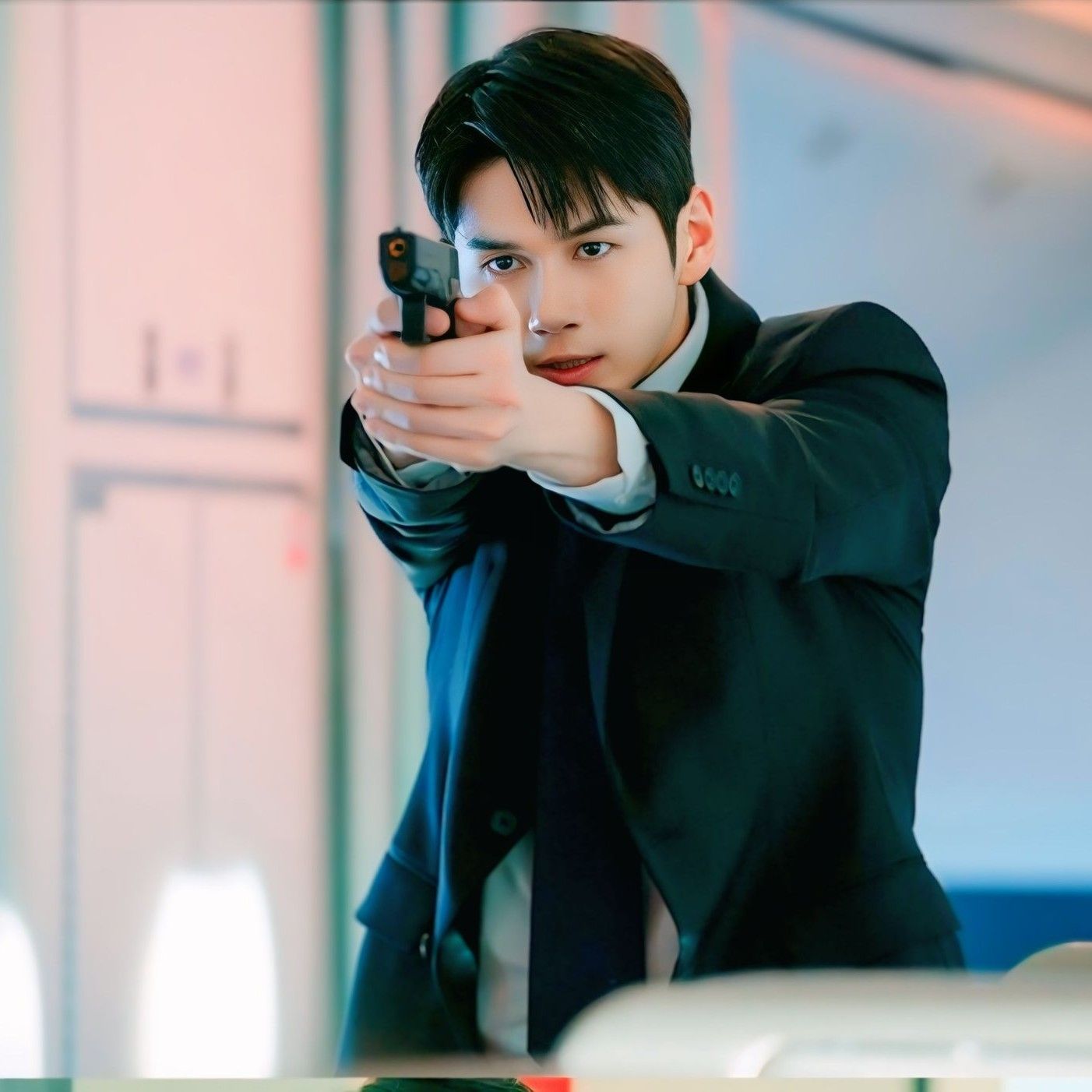 粉丝拍下的邕圣祐瞬间