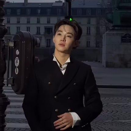 Behind-the-scenes cut of Henry