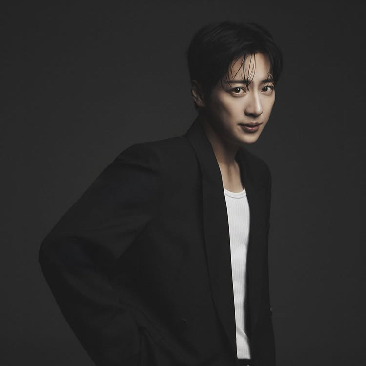 Recent activity shot of Lee Sangyeob