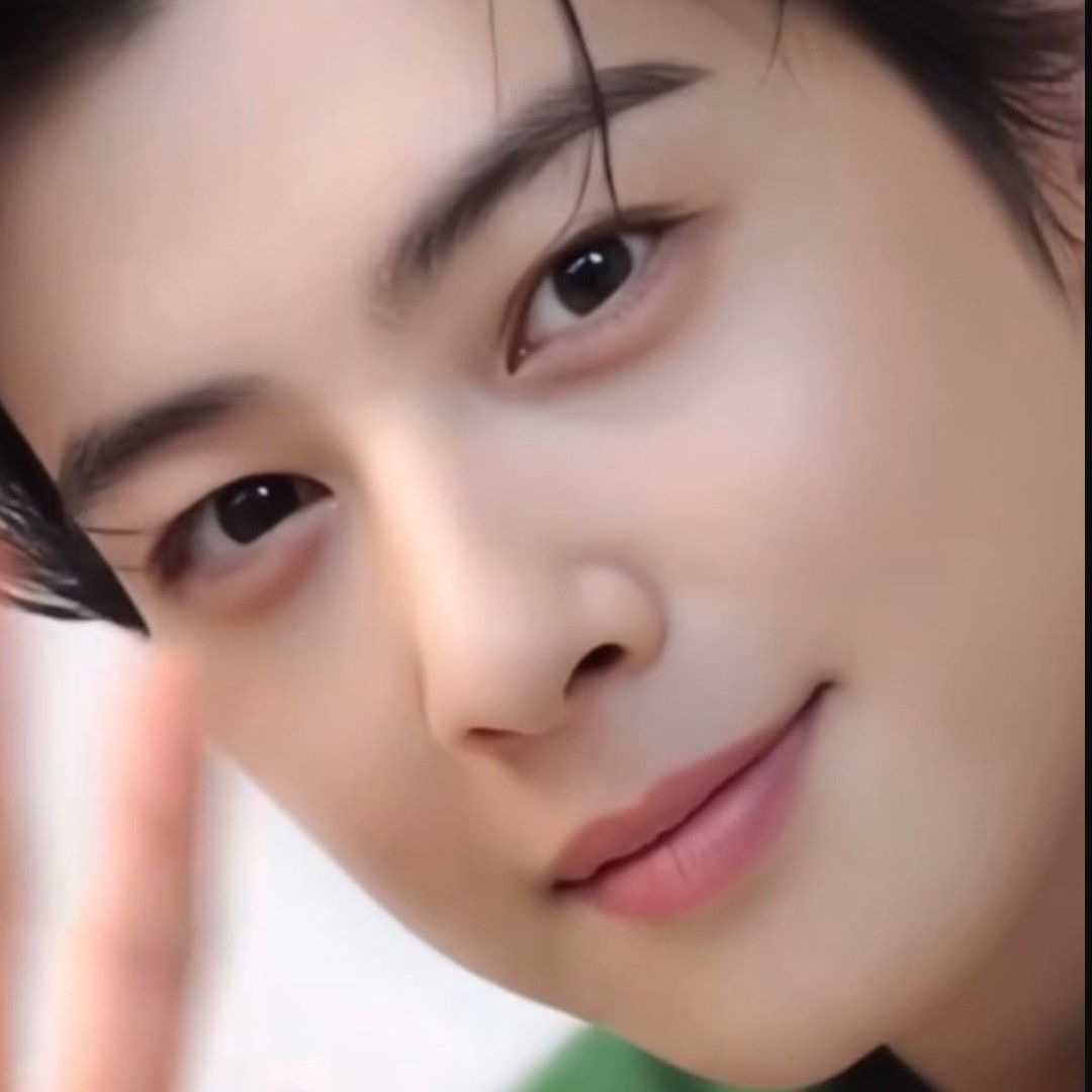 Behind-the-scenes cut of Cha Eunwoo