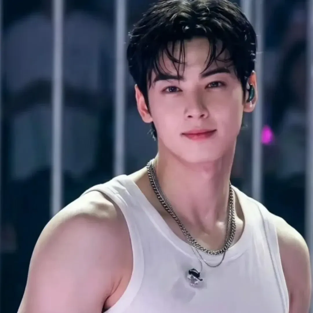 Latest photo of Cha Eunwoo