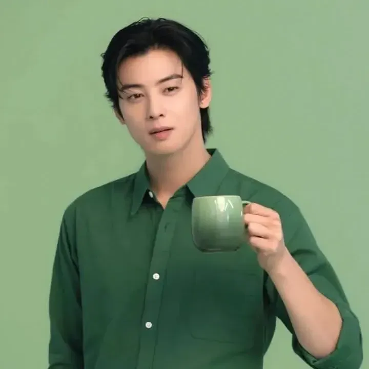 A moment captured by a fan of Cha Eunwoo