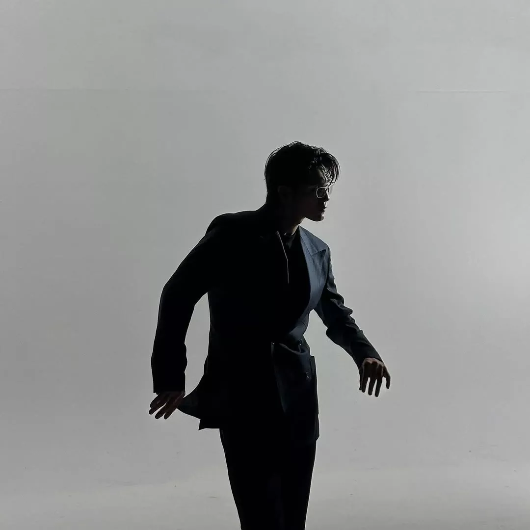 粉丝拍下的邕圣祐瞬间
