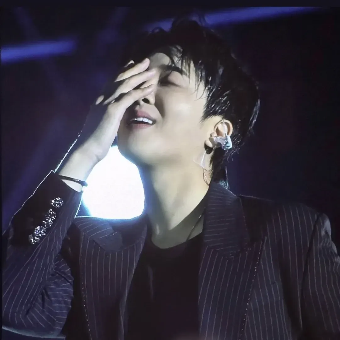 Behind-the-scenes cut of Hwang Yunsung