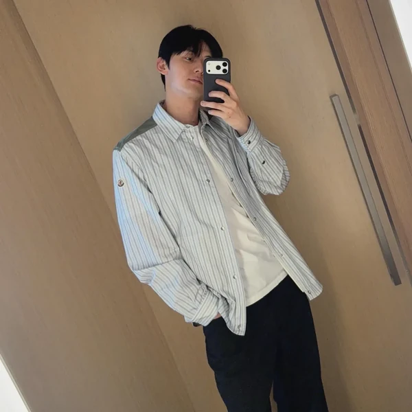Today’s standout profile photo of Hwang Minhyun on Choeaedol Celeb