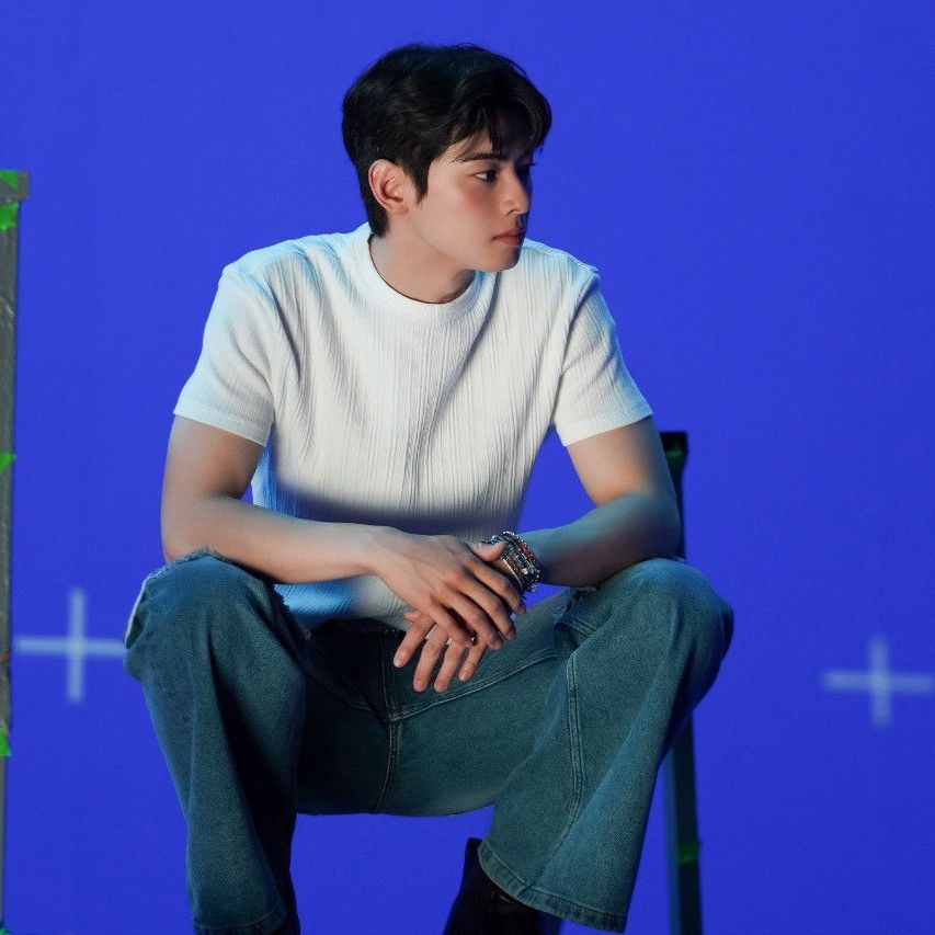 Behind-the-scenes cut of Cha Eunwoo