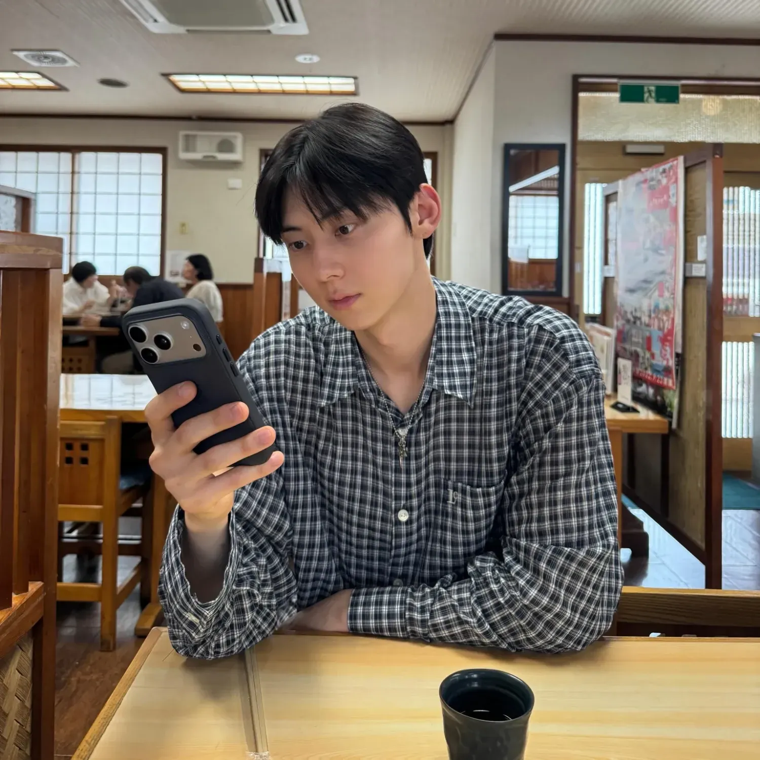 A moment captured by a fan of Hwang Minhyun
