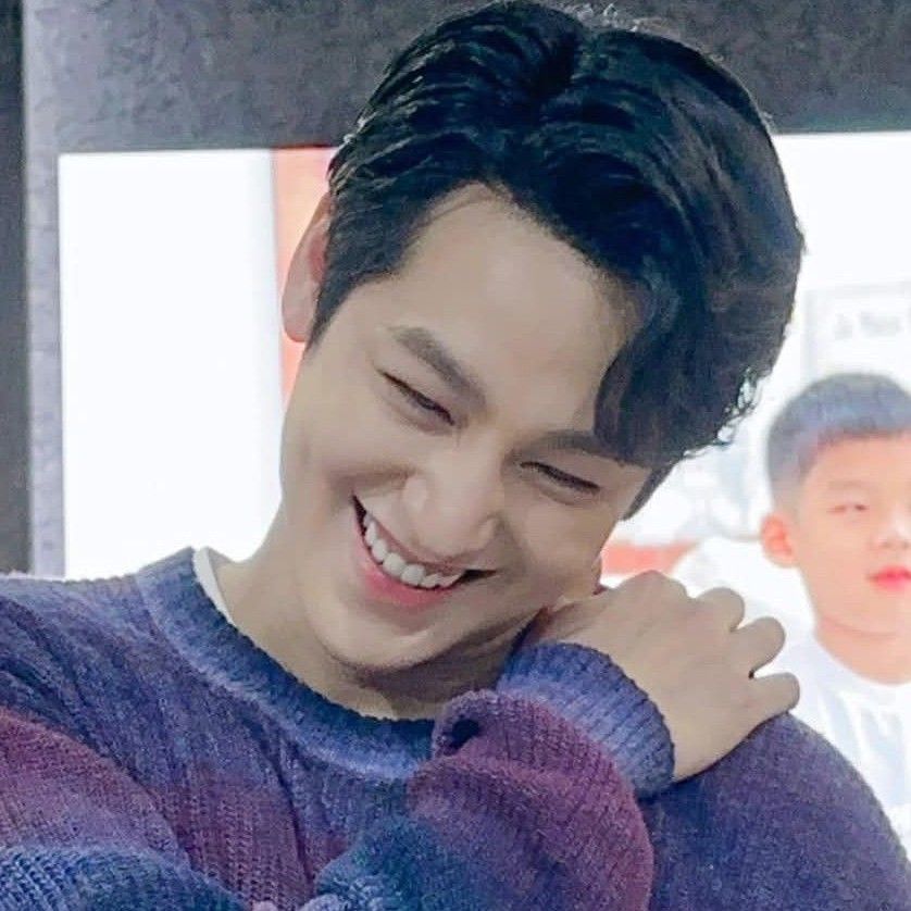 Behind-the-scenes cut of Kim Bum