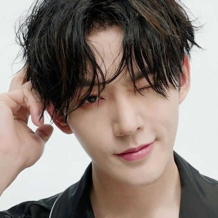 Latest photo of Deng Wei