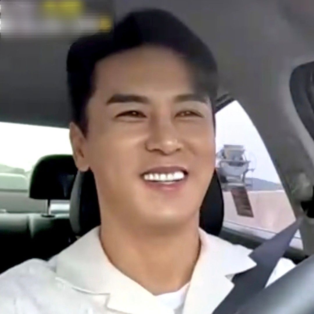 チャン・ミンホの最近の活動ショット