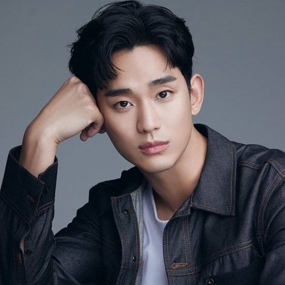 粉絲拍下的金秀賢瞬間