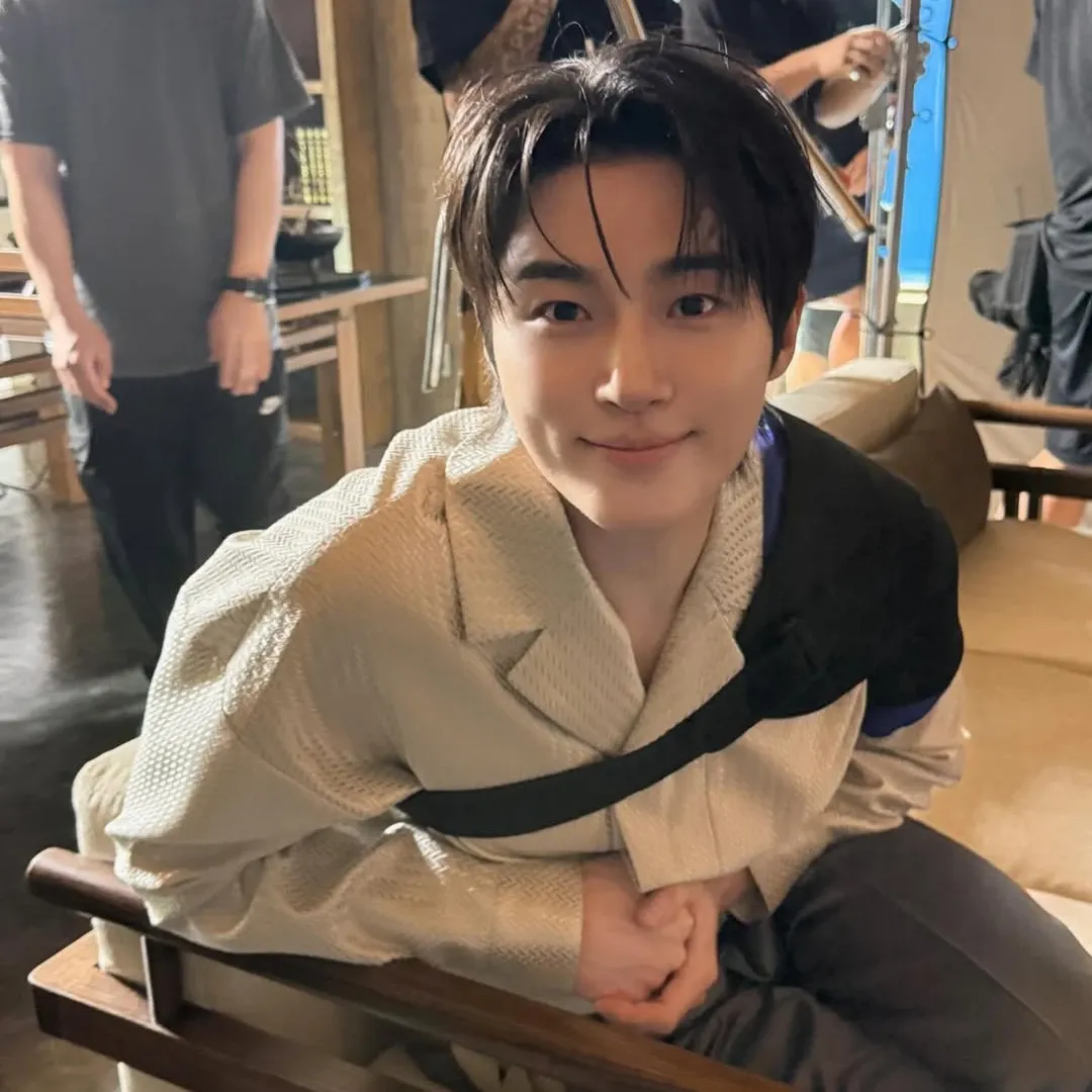 Behind-the-scenes cut of Byeon Wooseok