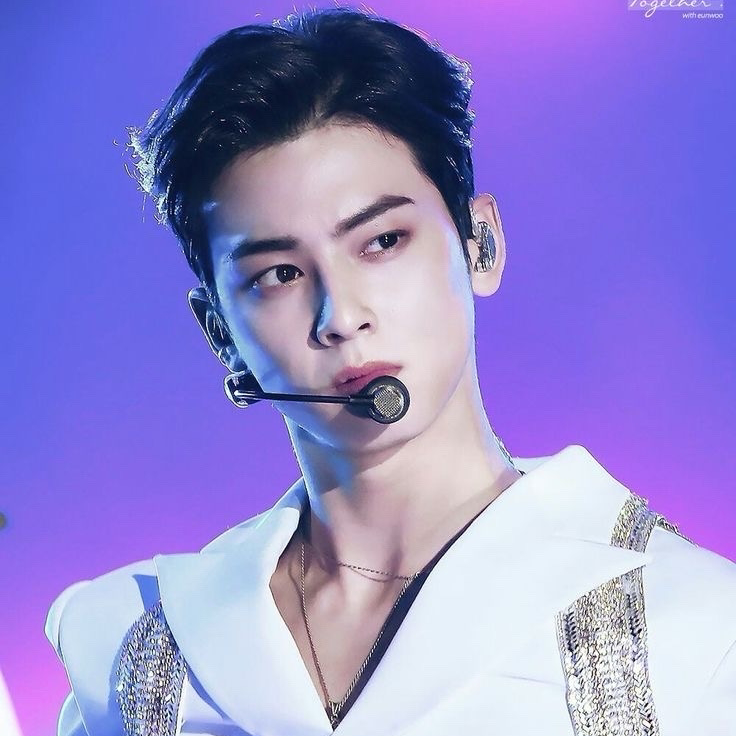 Recent activity shot of Cha Eunwoo