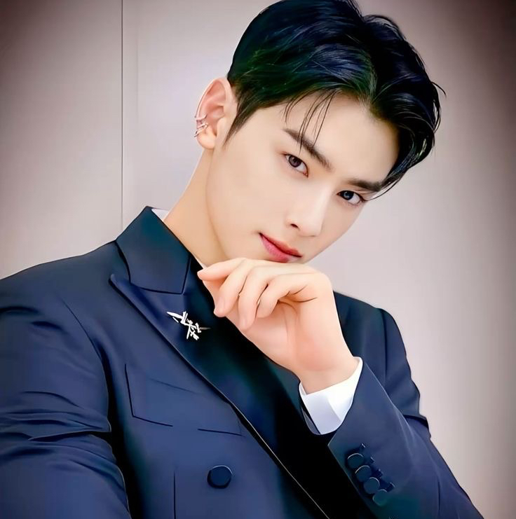 Latest photo of Cha Eunwoo