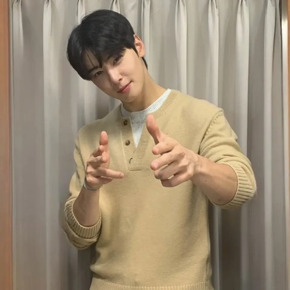 Latest photo of Cha Eunwoo