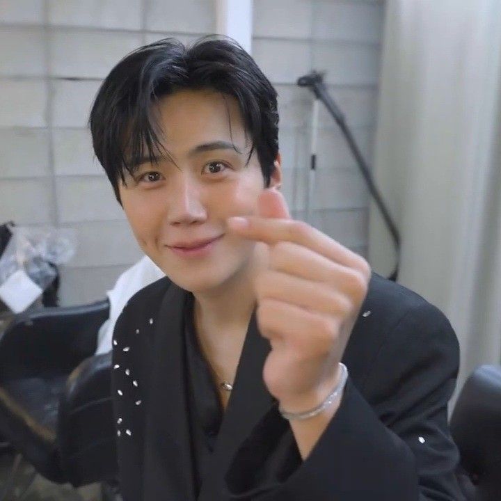 Behind-the-scenes cut of Kim Seonho