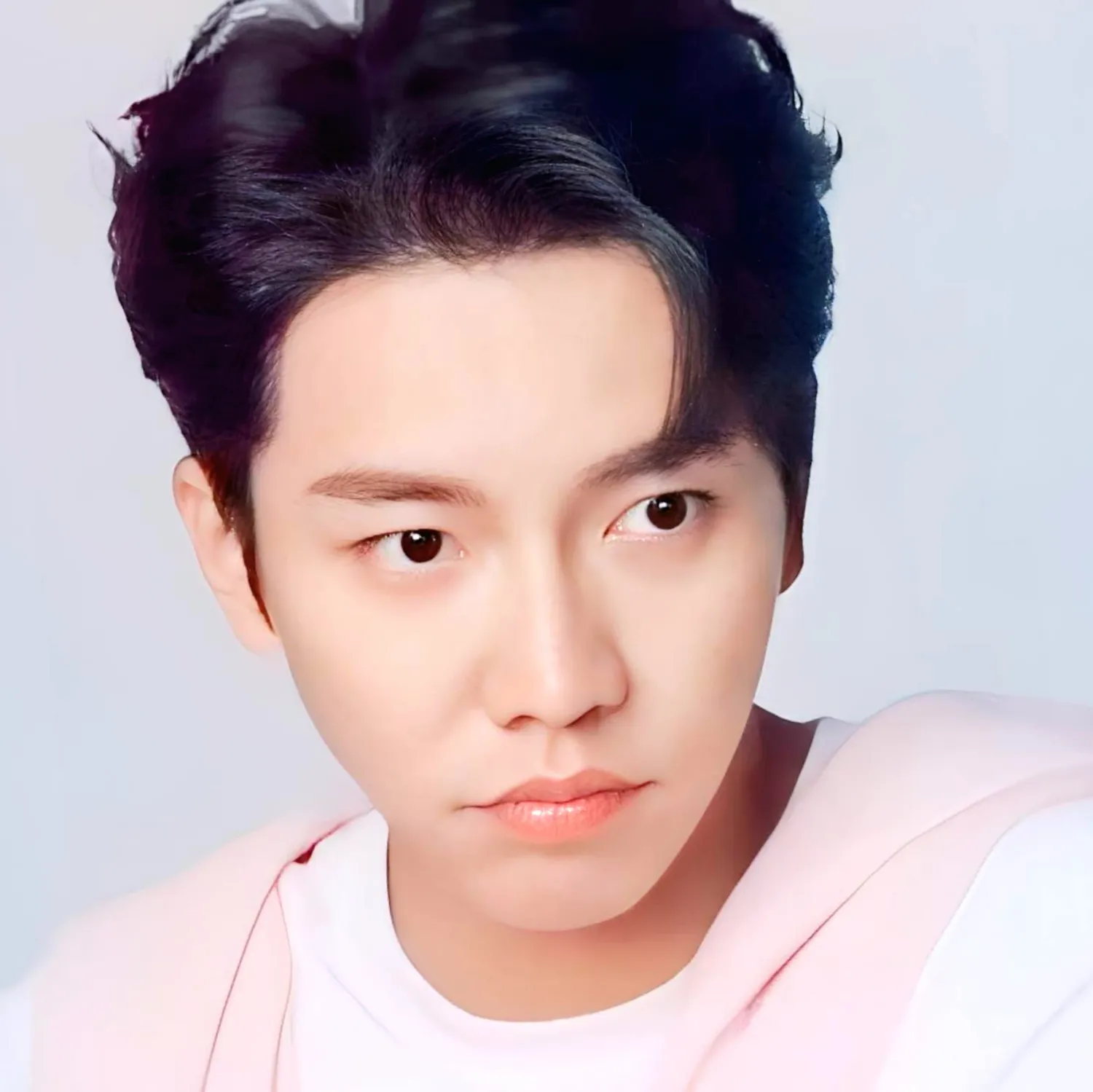 Latest photo of Lee Seunggi