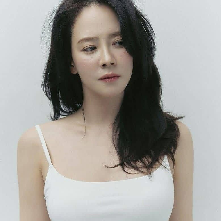 Cuplikan di balik layar dari Song Jihyo