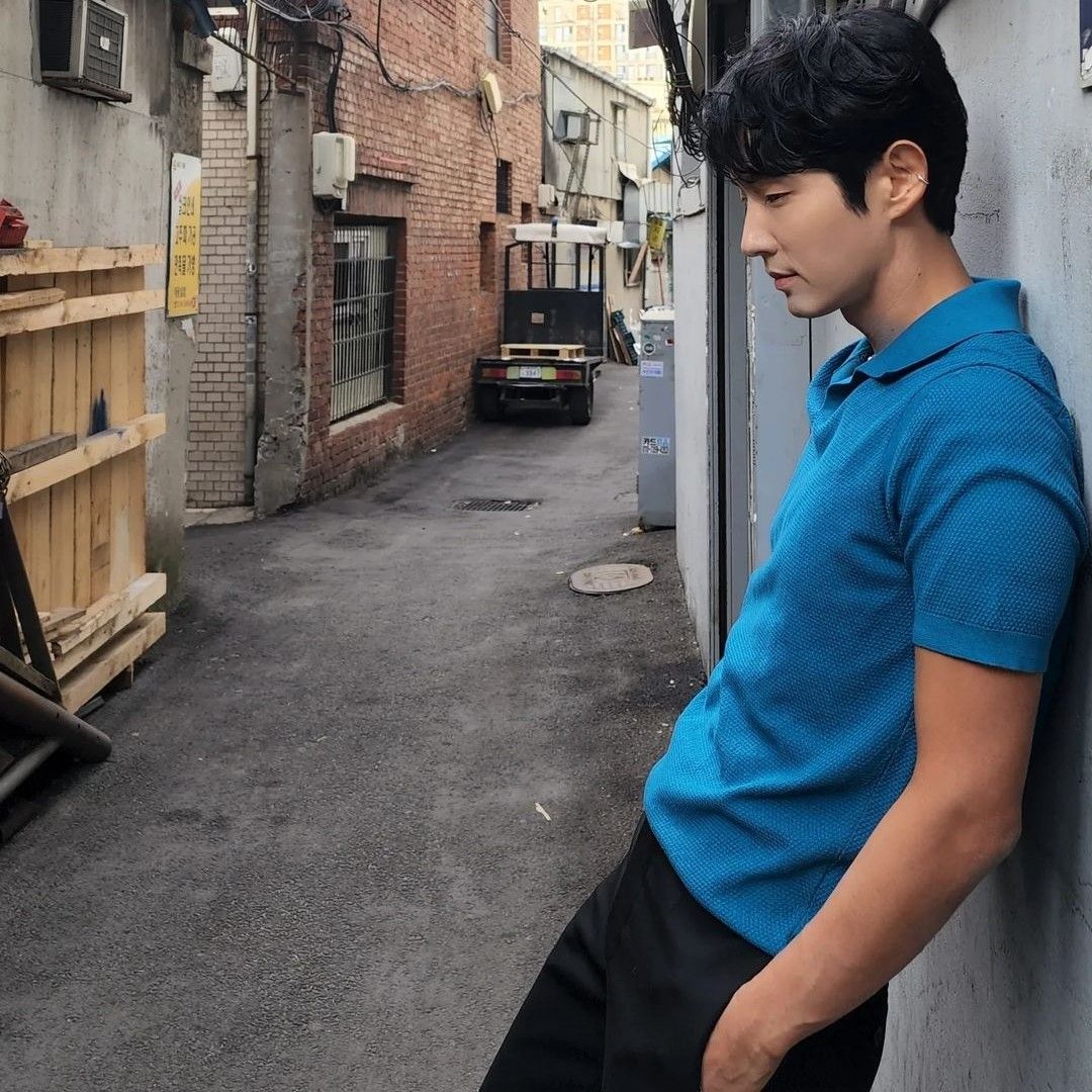 Behind-the-scenes cut of Lee Joongi