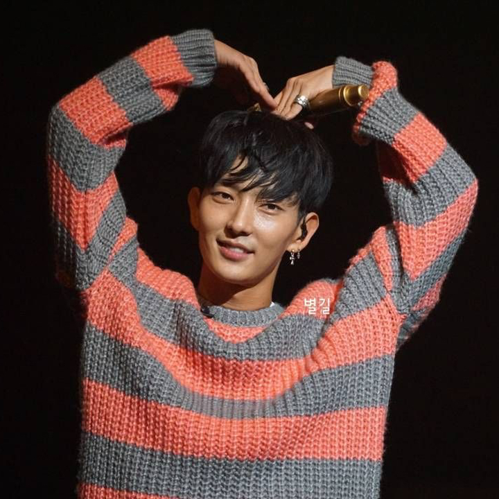 A moment captured by a fan of Lee Joongi