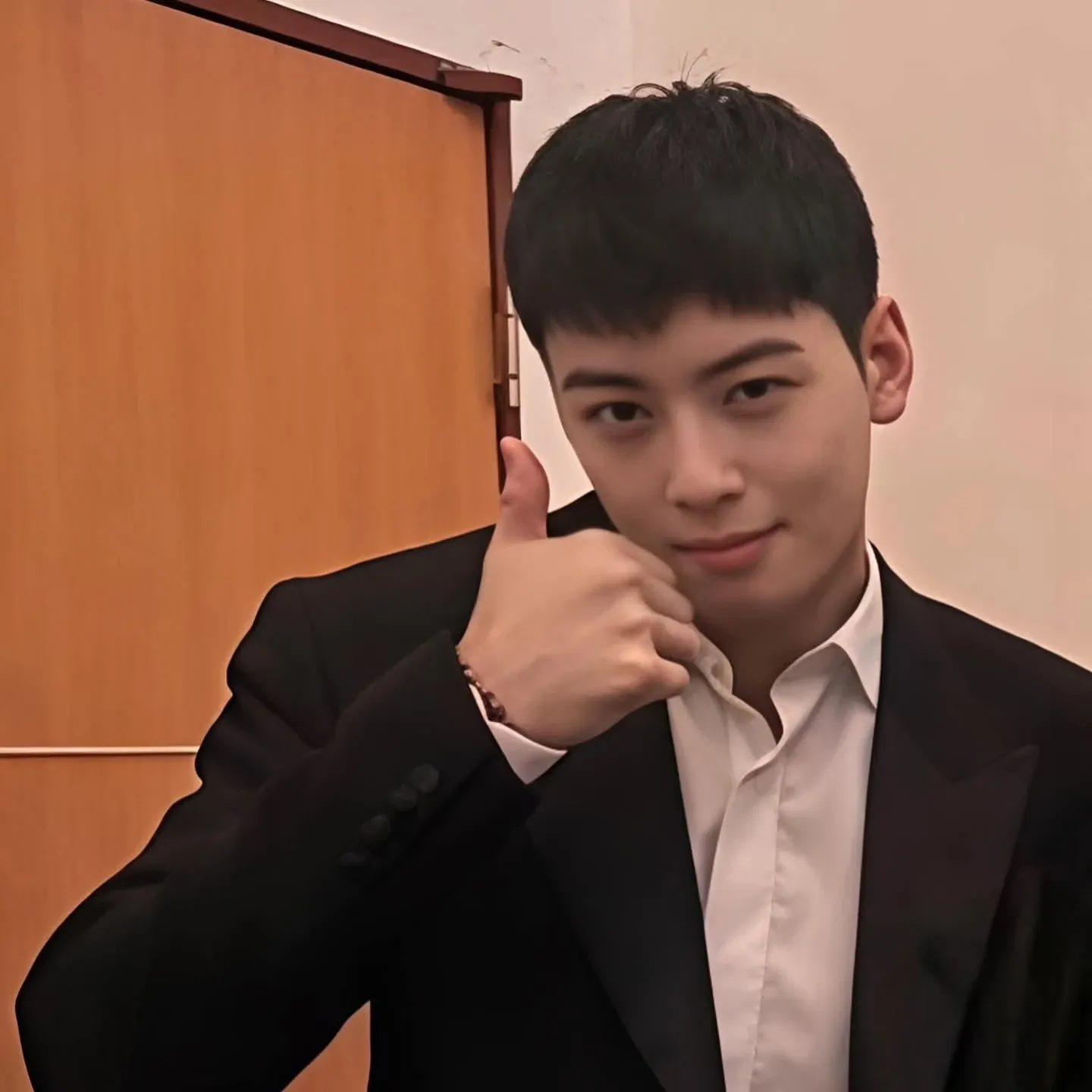 Behind-the-scenes cut of Cha Eunwoo