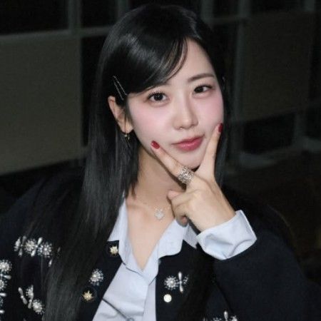 Behind-the-scenes cut of Kang Hyeyeon