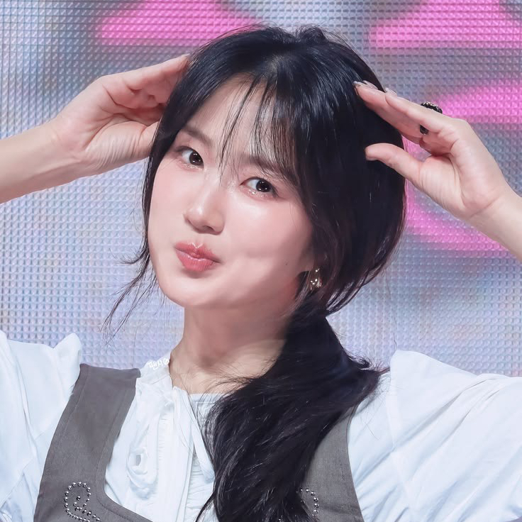Behind-the-scenes cut of Kim Hyeyoon