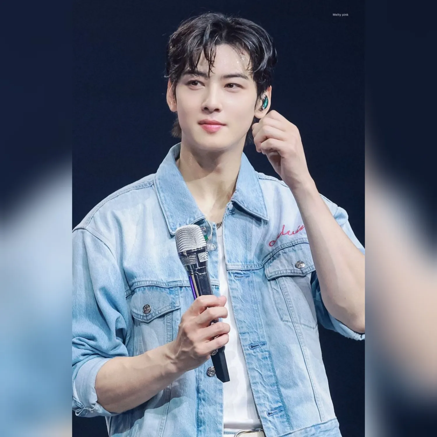 Recent activity shot of Cha Eunwoo