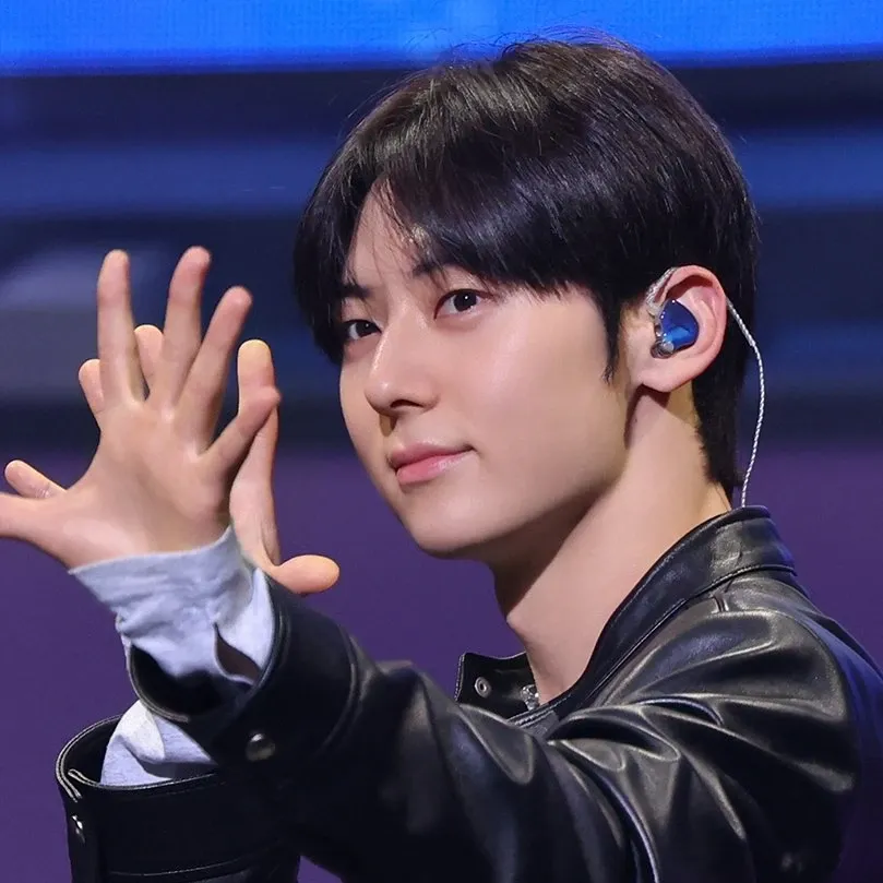 A moment captured by a fan of Hwang Minhyun