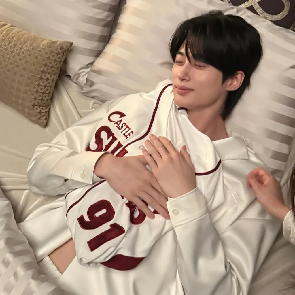 Behind-the-scenes cut of Byeon Wooseok