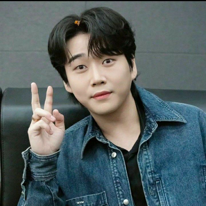 Latest photo of Hwang Youngwoong