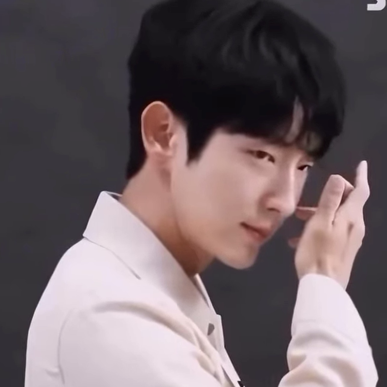 A moment captured by a fan of Lee Joongi