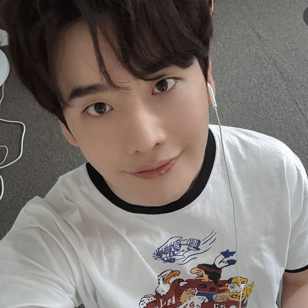 Recent activity shot of Lee Jongsuk