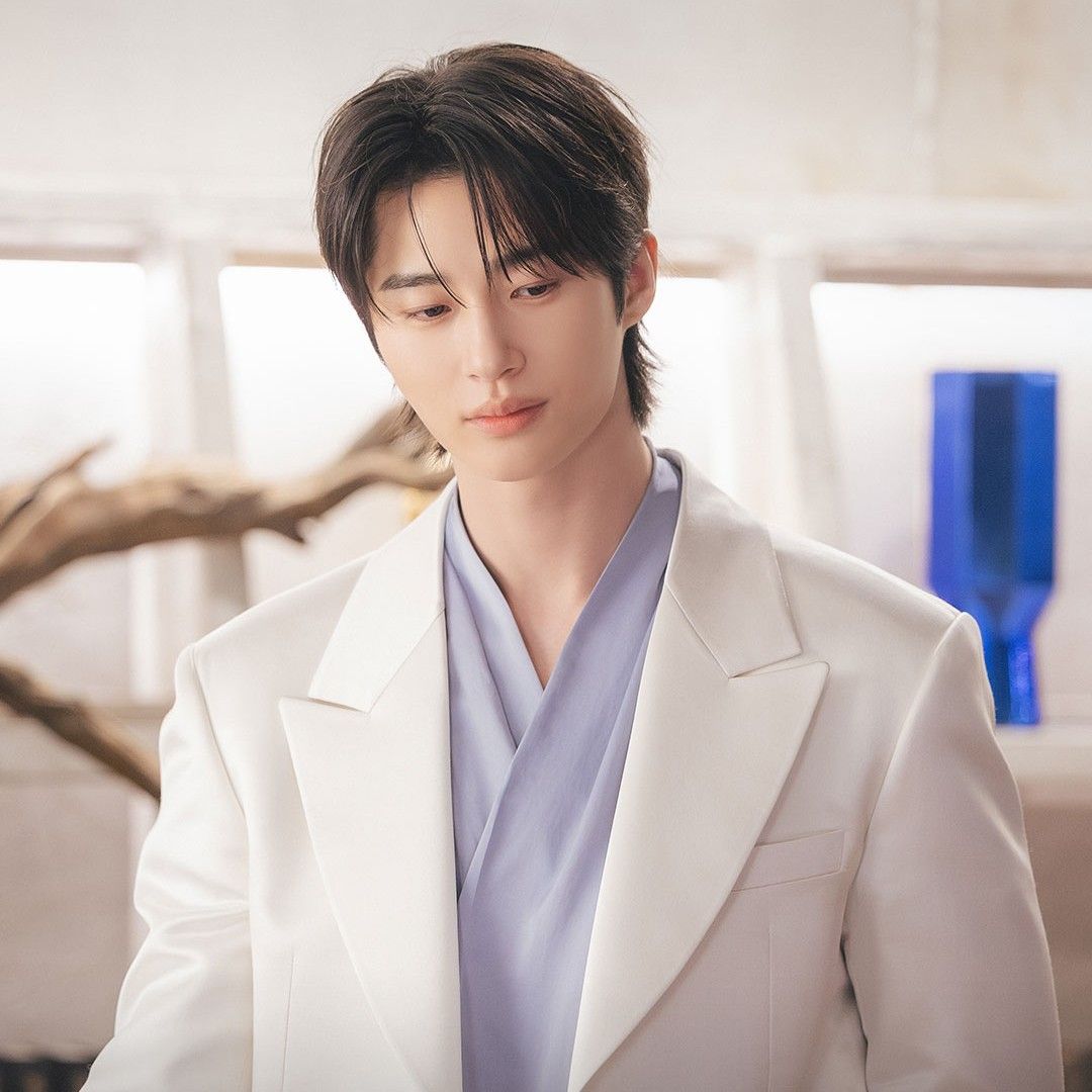 Behind-the-scenes cut of Byeon Wooseok