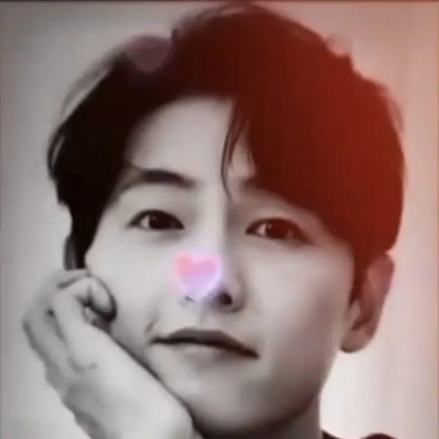 A moment captured by a fan of Song Joongki